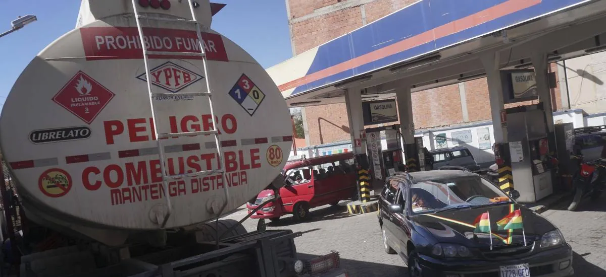Primero será la gasolina y luego el diésel: Gobierno anuncia abastecimiento gradual y sectores exigen soluciones