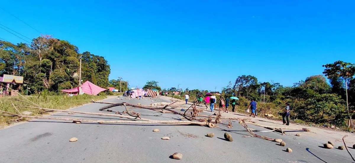Sin paso en la ruta nueva Cochabamba - Santa Cruz por bloqueos en Chimoré y Yapacaní