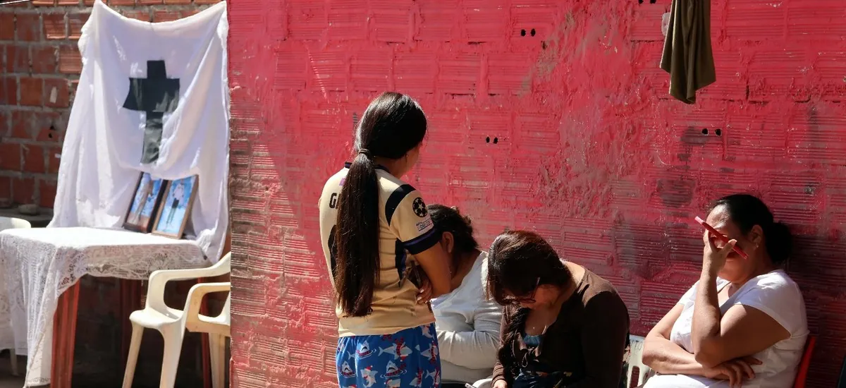 El Gobierno apunta a una red que captó con engaños a bolivianos para enviarlos a la guerra