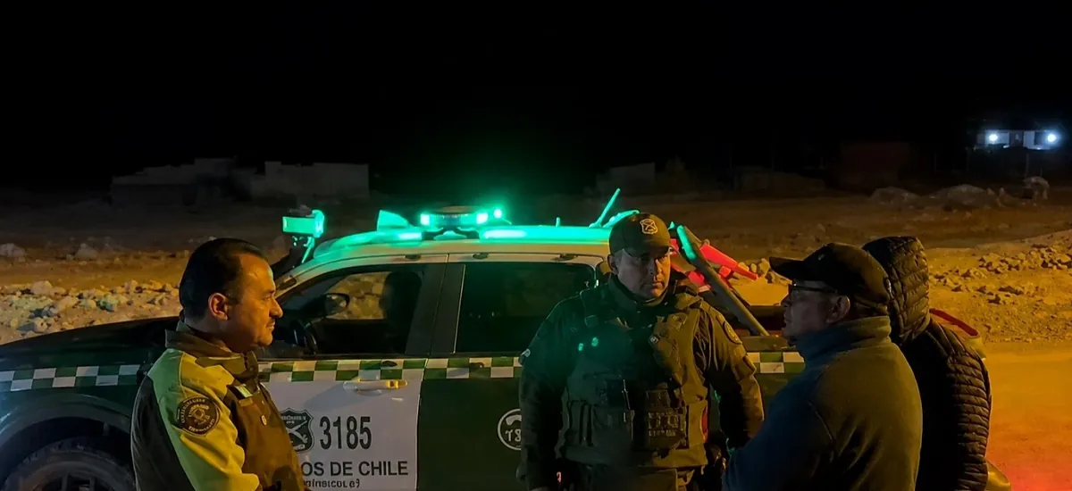 Carabineros de Chile rescata a dos funcionarios bolivianos aislados cinco días por la nieve en la frontera