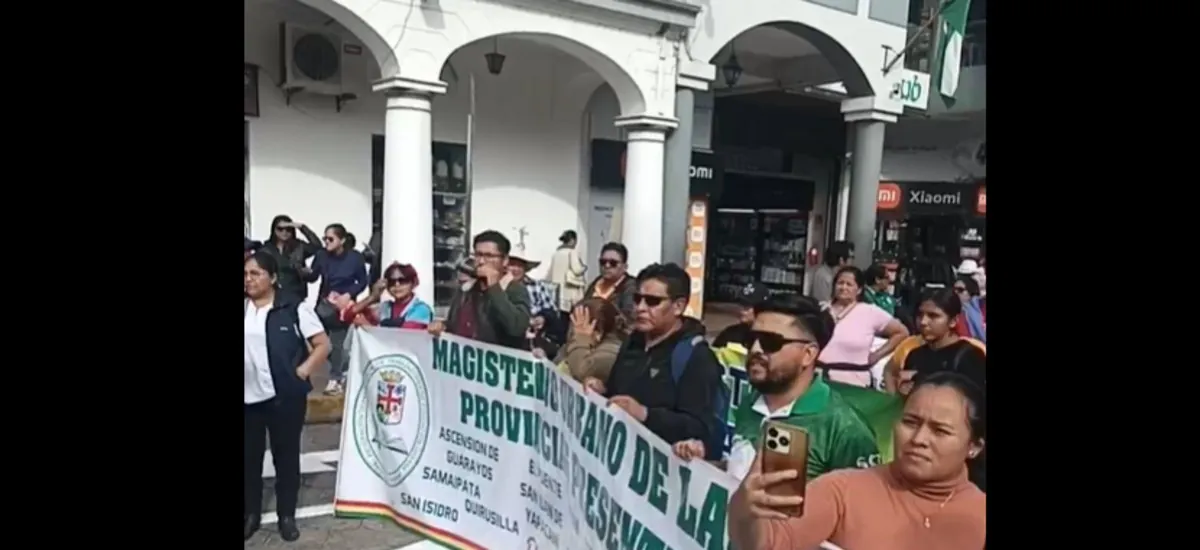 Maestros desconocen el Estado de Excepción y protestan en las calles de diferentes departamentos del país