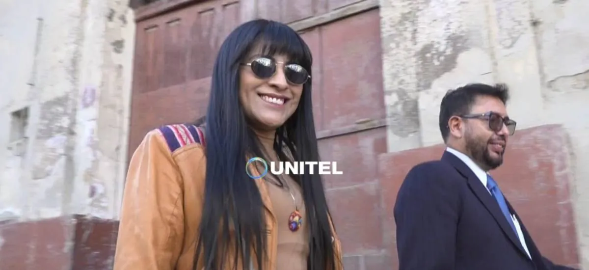 Suspenden desprecintado del celular de exministra Wilma Alanoca ante inasistencia de perito