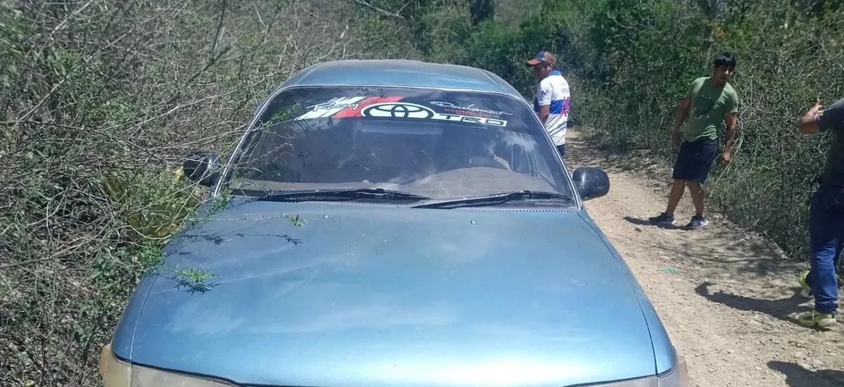 Delincuentes roban un vehículo tras golpear, maniatar y encerrar en el maletero a su conductor