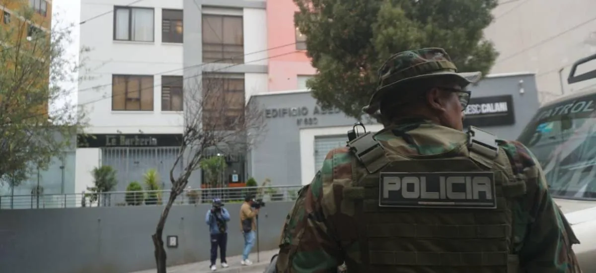 Efectivos de la Felcn allanan la vivienda de Eduardo del Castillo en La Paz