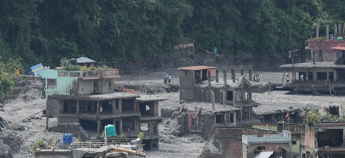 Riada en Nepal: Casi 700 muertos y labores de rescate contra el reloj