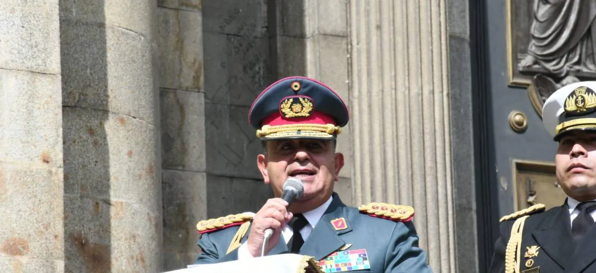“Las FFAA están listas para defender al pueblo”, afirma su comandante tras las amenazas de Evo
