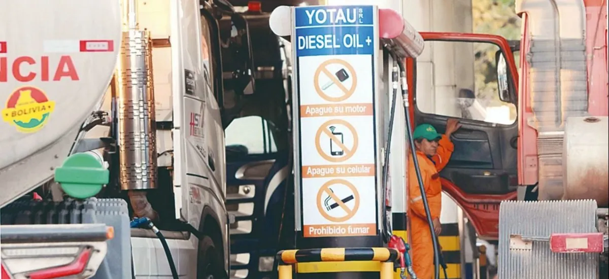 Disminuyen las filas por diésel, pero agro y transporte siguen afectados
