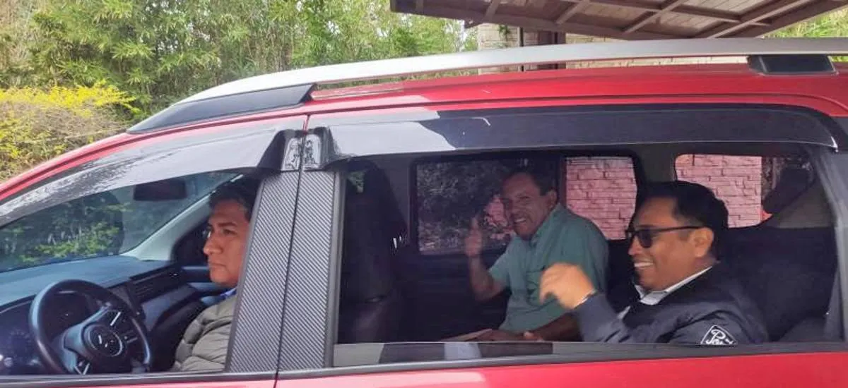 Transporte presiona por alza del pasaje y se reúne con el ministro de Hidrocarburos y YPFB