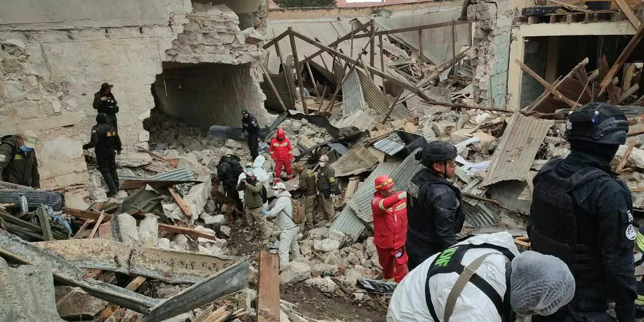 Suman tres los fallecidos en Viacha; encuentran el cuerpo de una persona en medio de los escombros