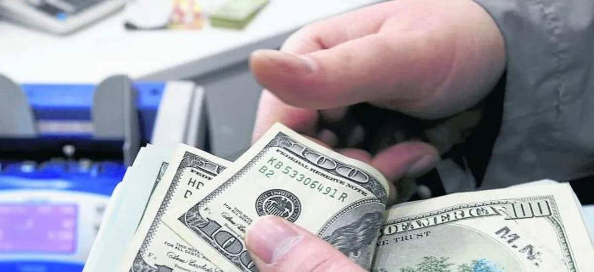El dólar sigue en escalada y, poco a poco, se acerca a los Bs 13