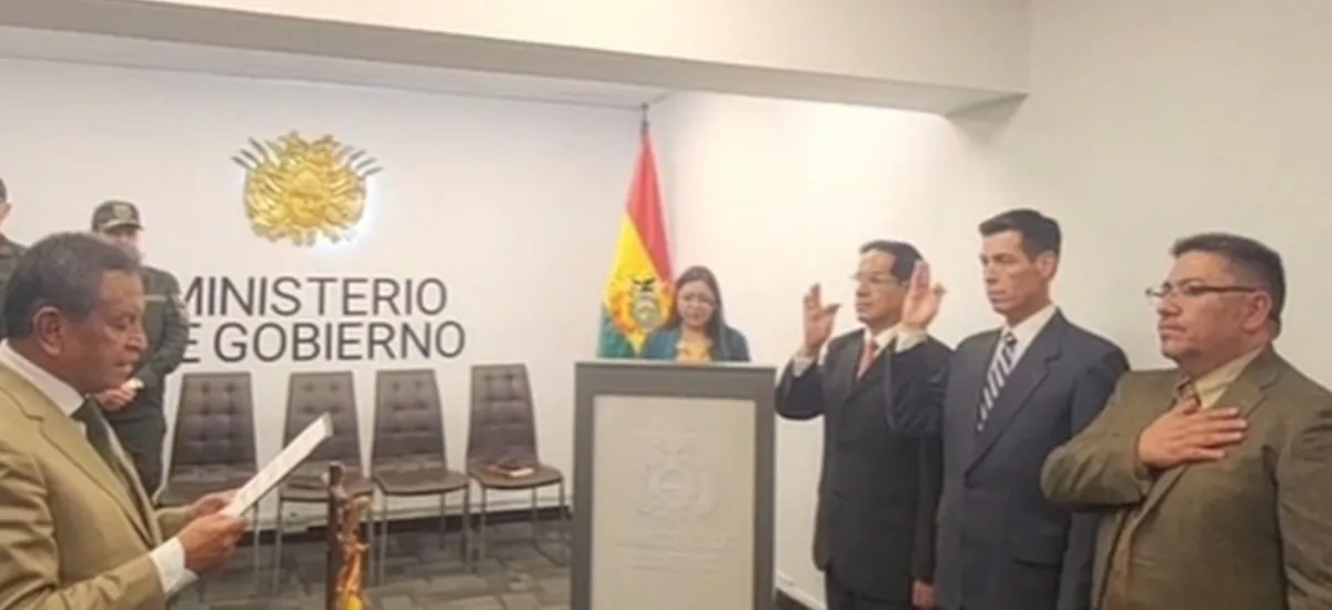 Oviedo posesiona a tres nuevos viceministros, tras la renuncia de Hernán Paredes