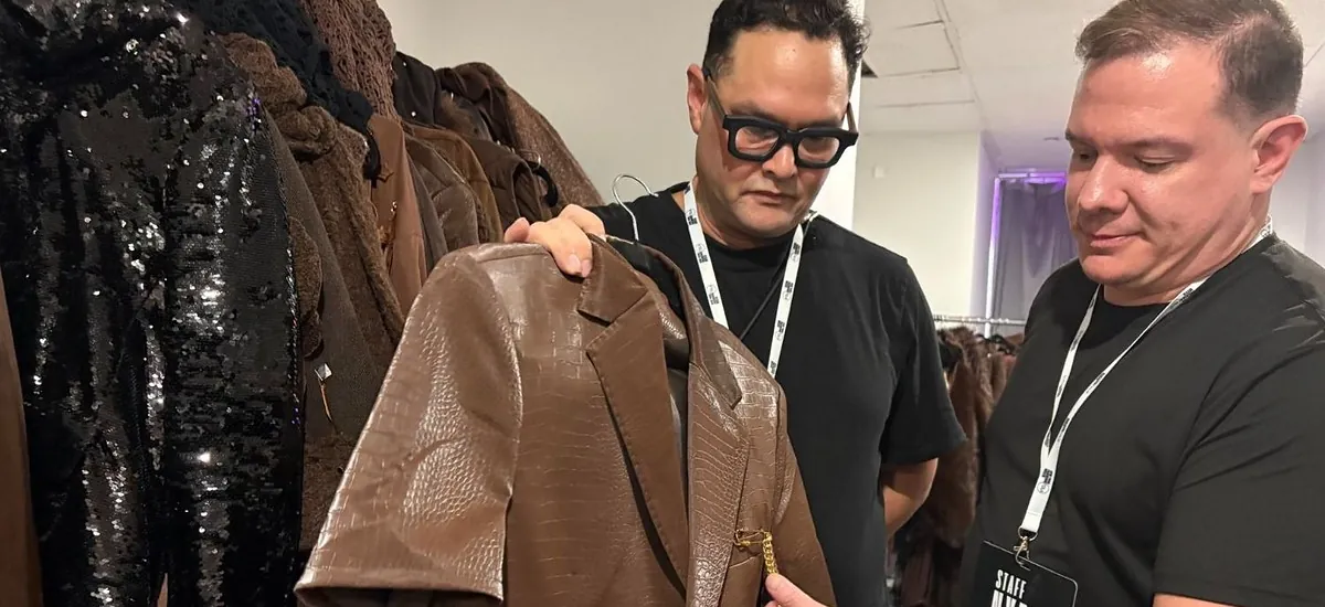 Latidos bajo los escombros: una colección lleva el dolor de Venezuela a la pasarela de Nueva York