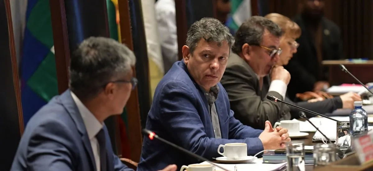 Senador Roca considera que son 122 leyes las que impiden despegue económico del país