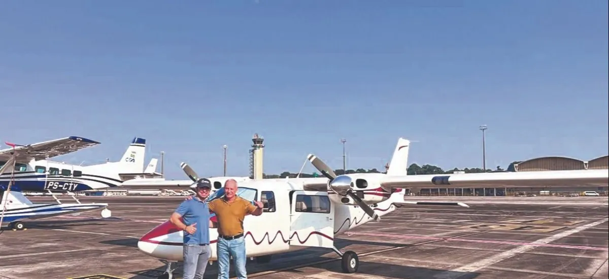 Dos pilotos cruceños cruzan el Ártico en un avión ligero