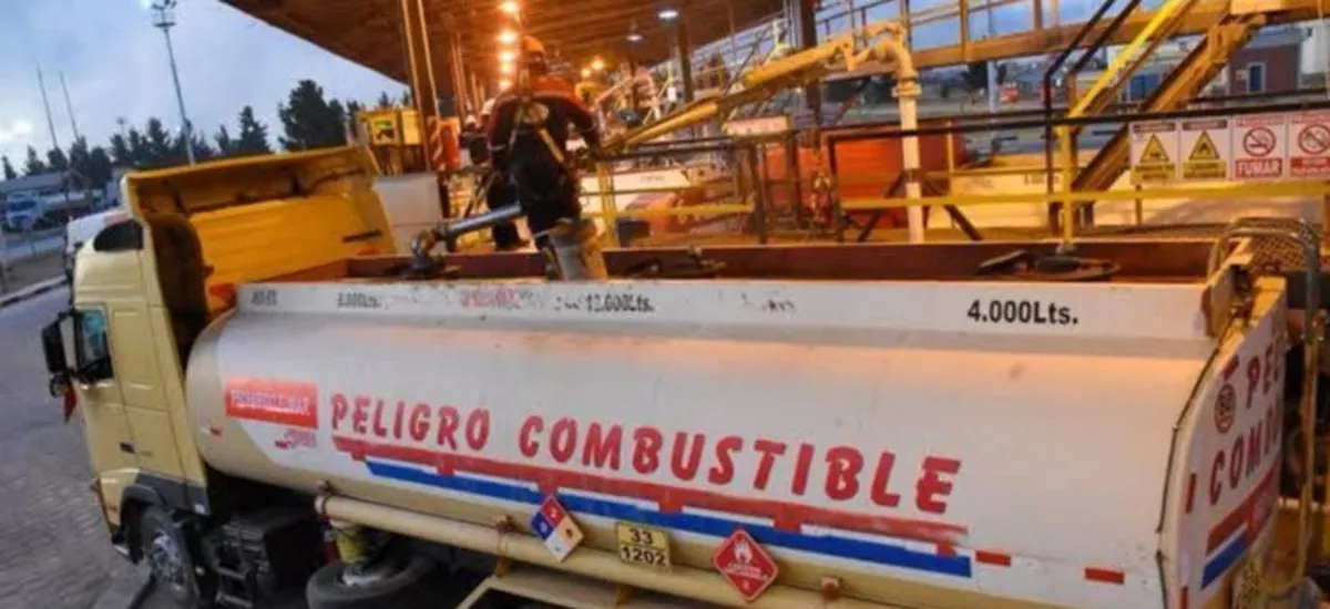 Cámara de Comercio plantea precio único para diésel y revela negociados de transportistas