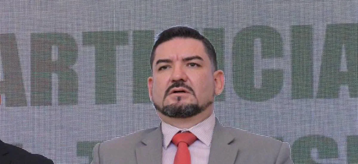 La Constitución establece “línea vertical de mando” y un decreto no está por encima, dice presidente del TDJ