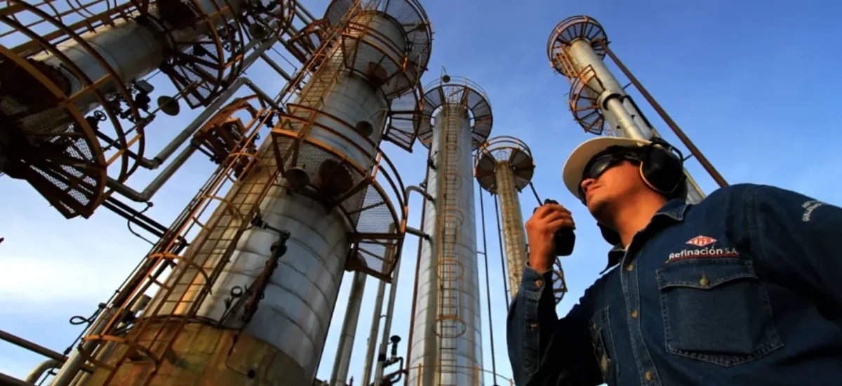 Refinación de crudo permitirá mejores precios y un “abastecimiento seguro” de combustibles, señala vocero