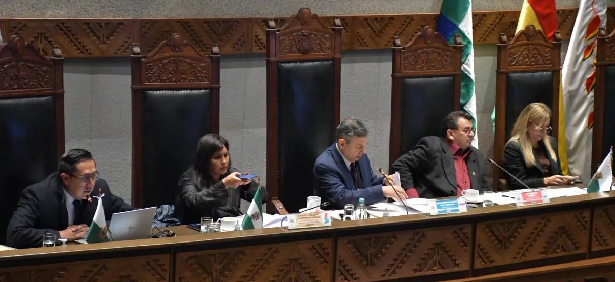 Senadores de Libre anuncian petición de informe sobre financiamiento de separata sobre Bolivia en USA Today