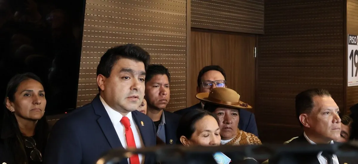 Alcalde Patzi pide aprobar ley en favor de Viacha y revela que hay 5 regimientos en el lugar