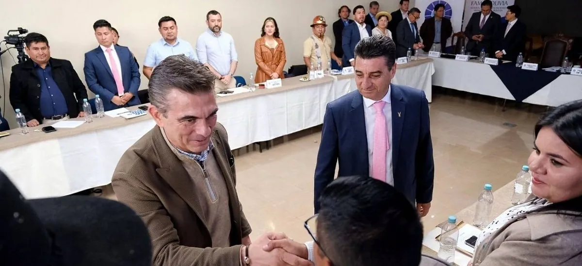 Paz dice que acuerdos con municipios no negocia porcentajes y ve avance del 50/50