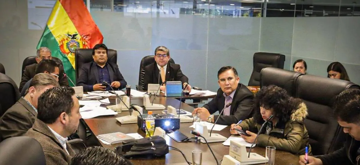 Comisión de Diputados aprueba tres créditos para el teleférico, alumbrado público y cosecha de agua