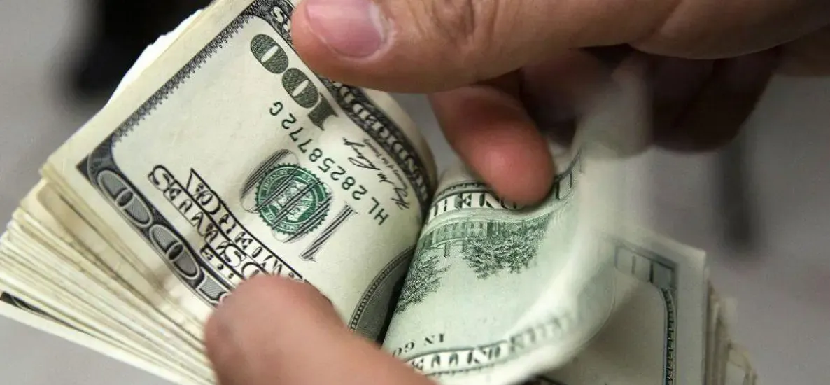 El dólar oficial baja por quinta vez consecutiva: ¿Cuál es la cotización para este martes 11 de agosto?