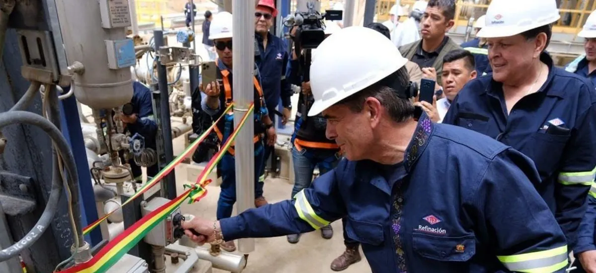 Refinerías producirán más, pero Bolivia seguirá importando combustibles