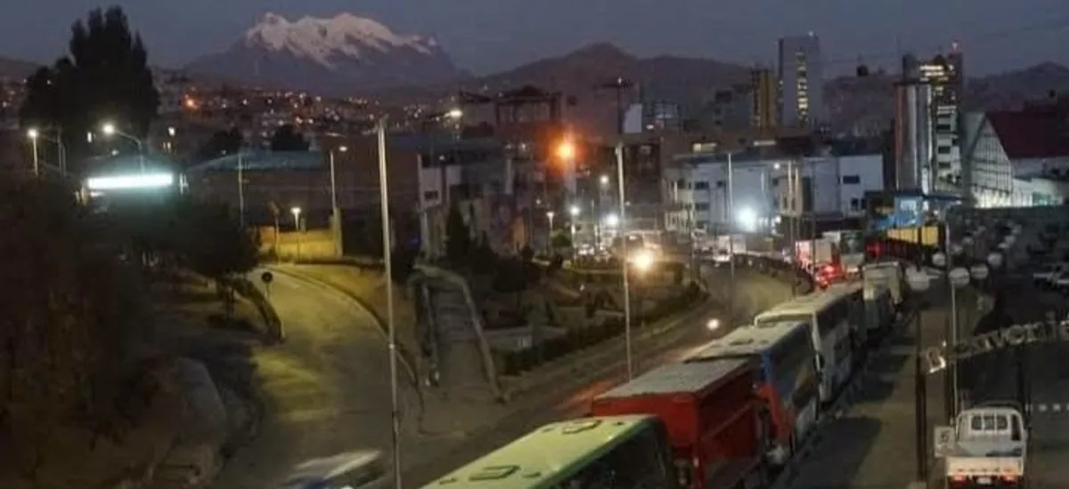 YPFB dice que tiene 65 millones de litros de combustible y que busca fluidez en distribución