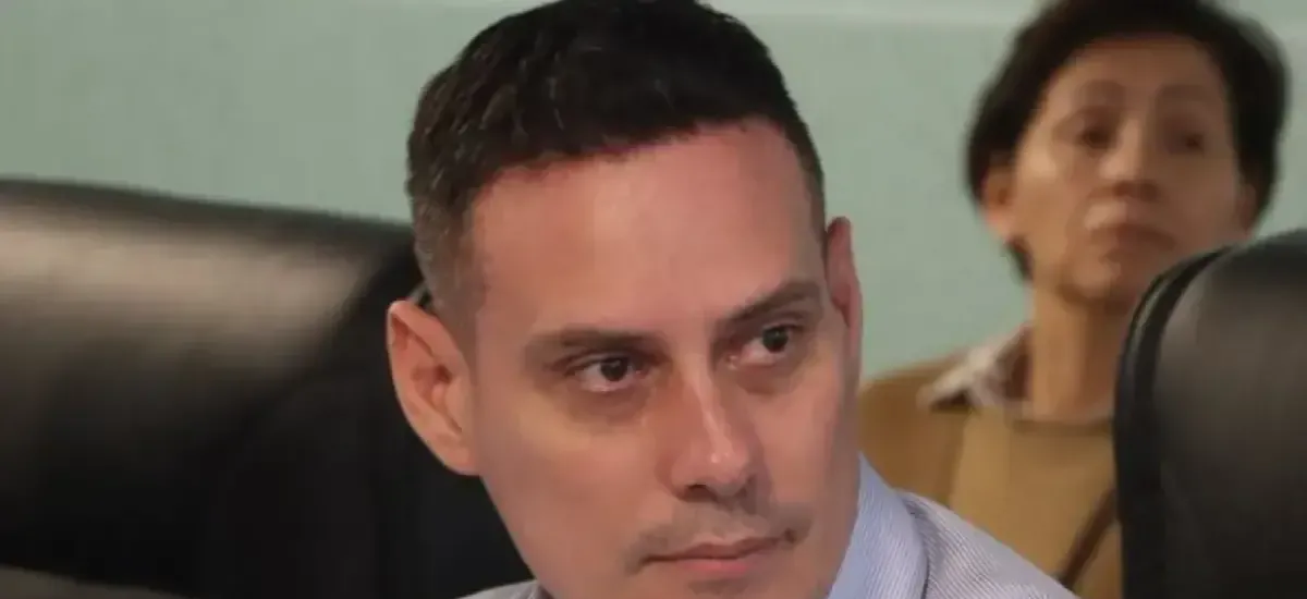 Rafael López descarta renunciar a la Jefatura de Bancada de Libre y responde sobre su polémica entrevista