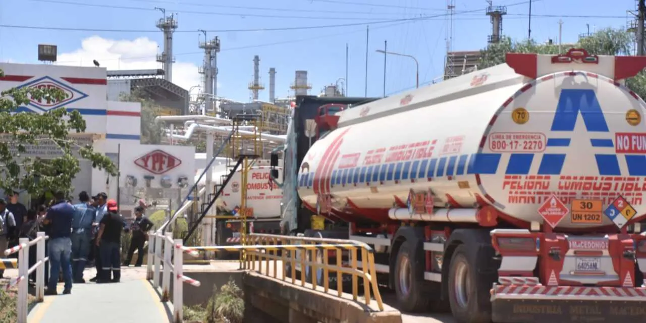 Intervención a YPFB detecta venta anticipada y asignaciones discrecionales de combustibles