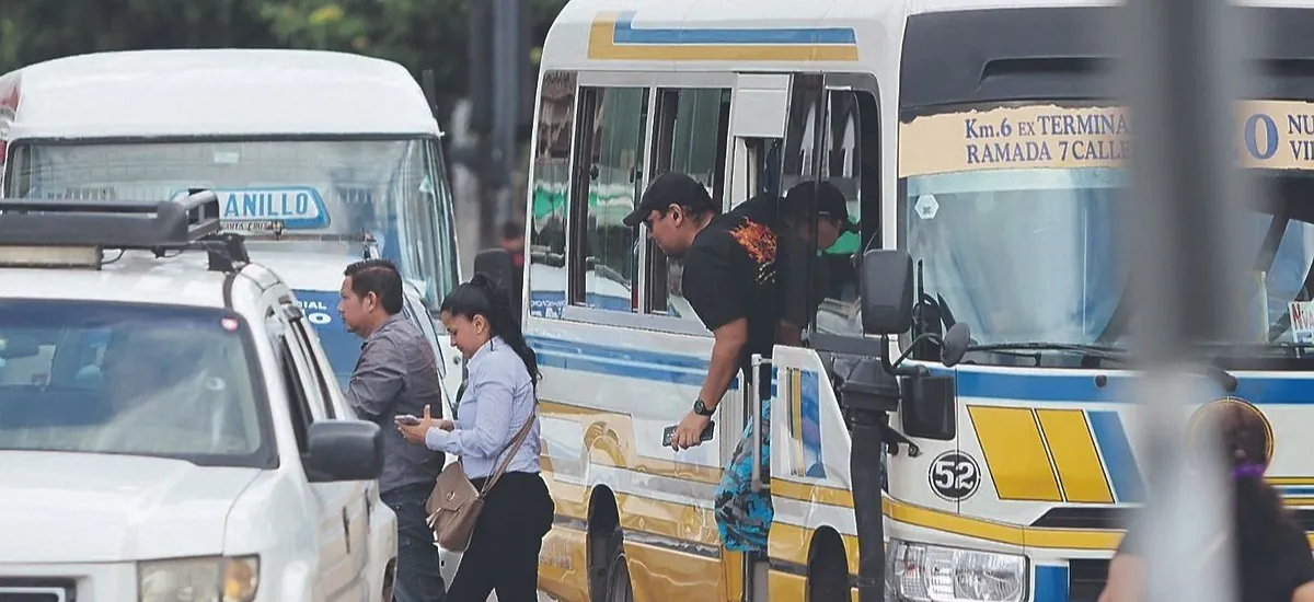 Menos micros operan en Santa Cruz de la Sierra; piden "tarifa transitoria" tras alza del diésel