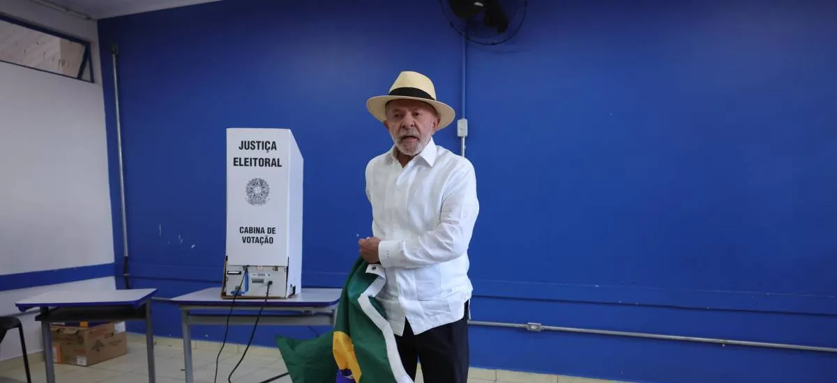 Lula afirma estar “confiado” de su victoria al votar en las presidenciales de Brasil