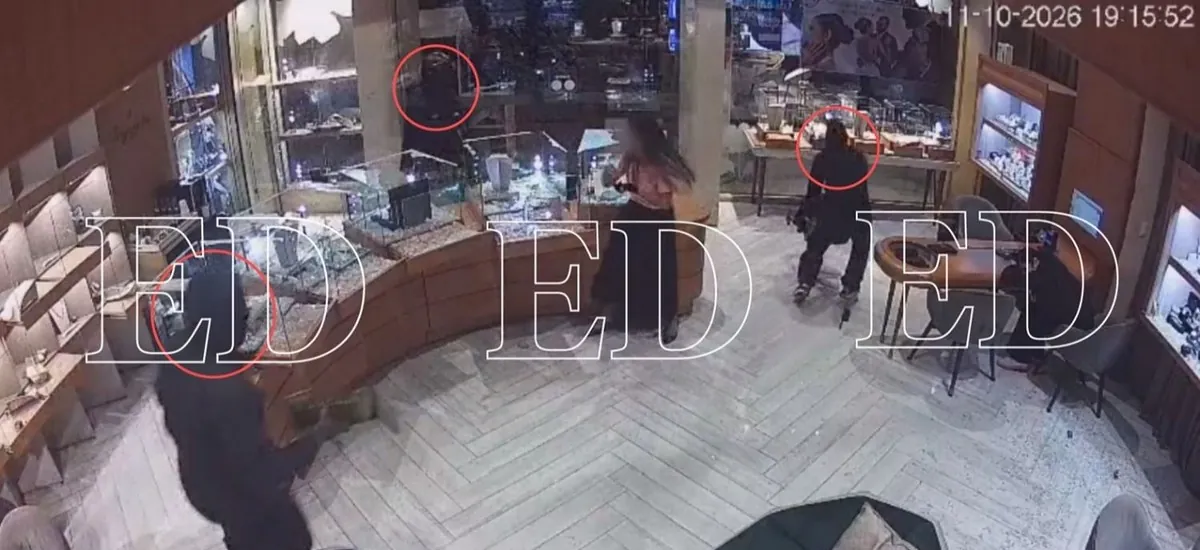 Así fue el atraco violento en una joyería: dejaron salir a dos niños y cuatro personas quedaron retenidas