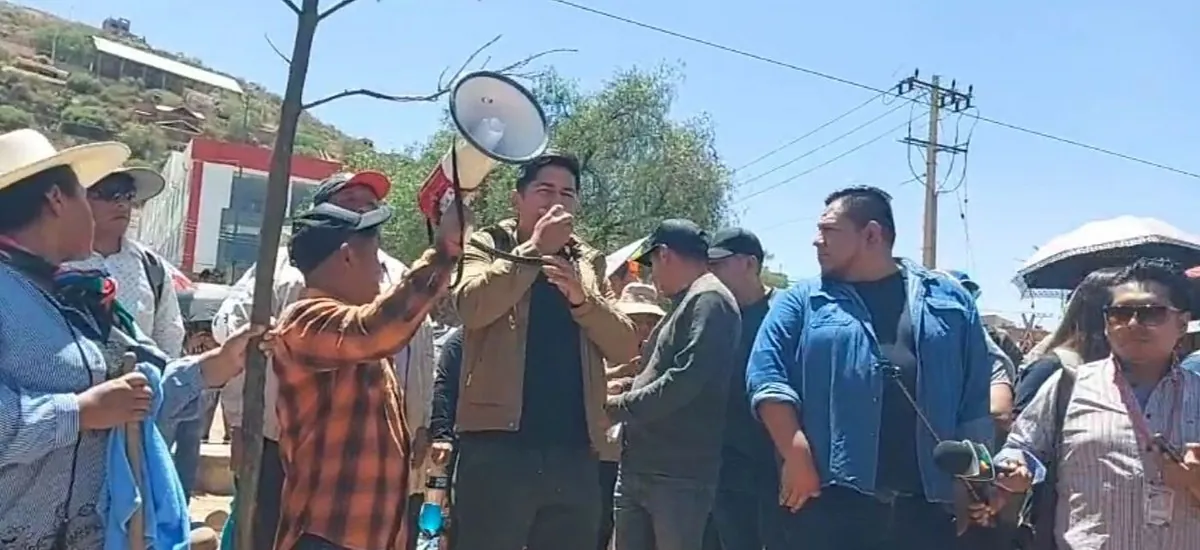Marcha evista se reduce a mitin en Cochabamba