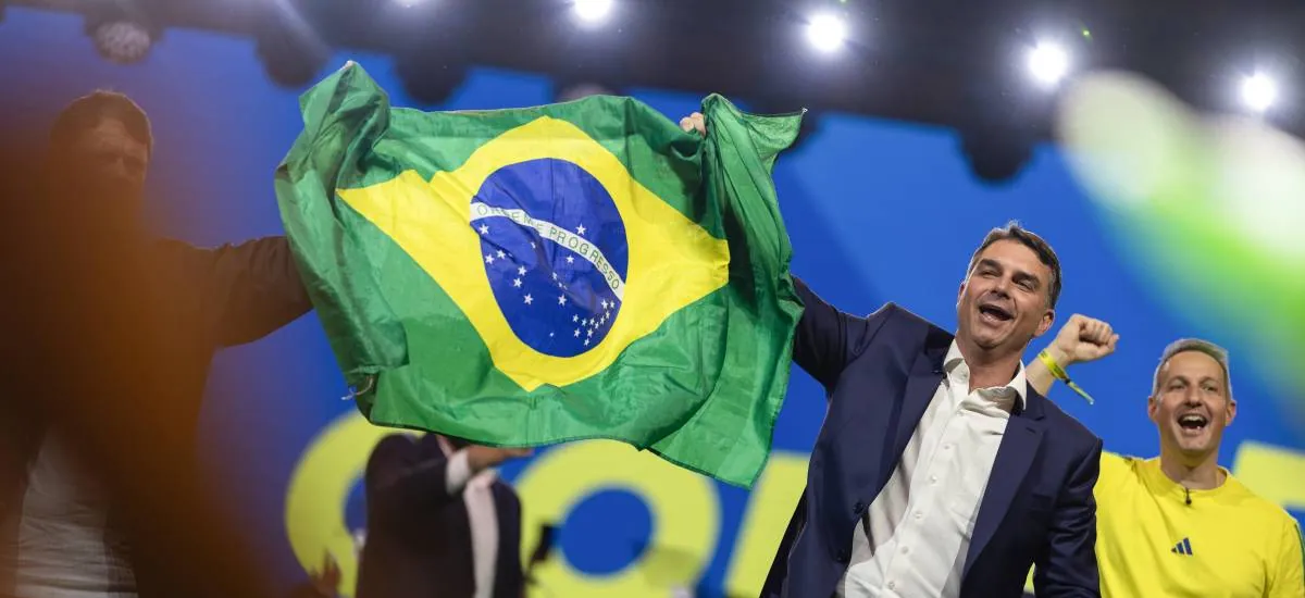 Flavio Bolsonaro hace oficial su candidatura para enfrentar a Lula en las elecciones de Brasil